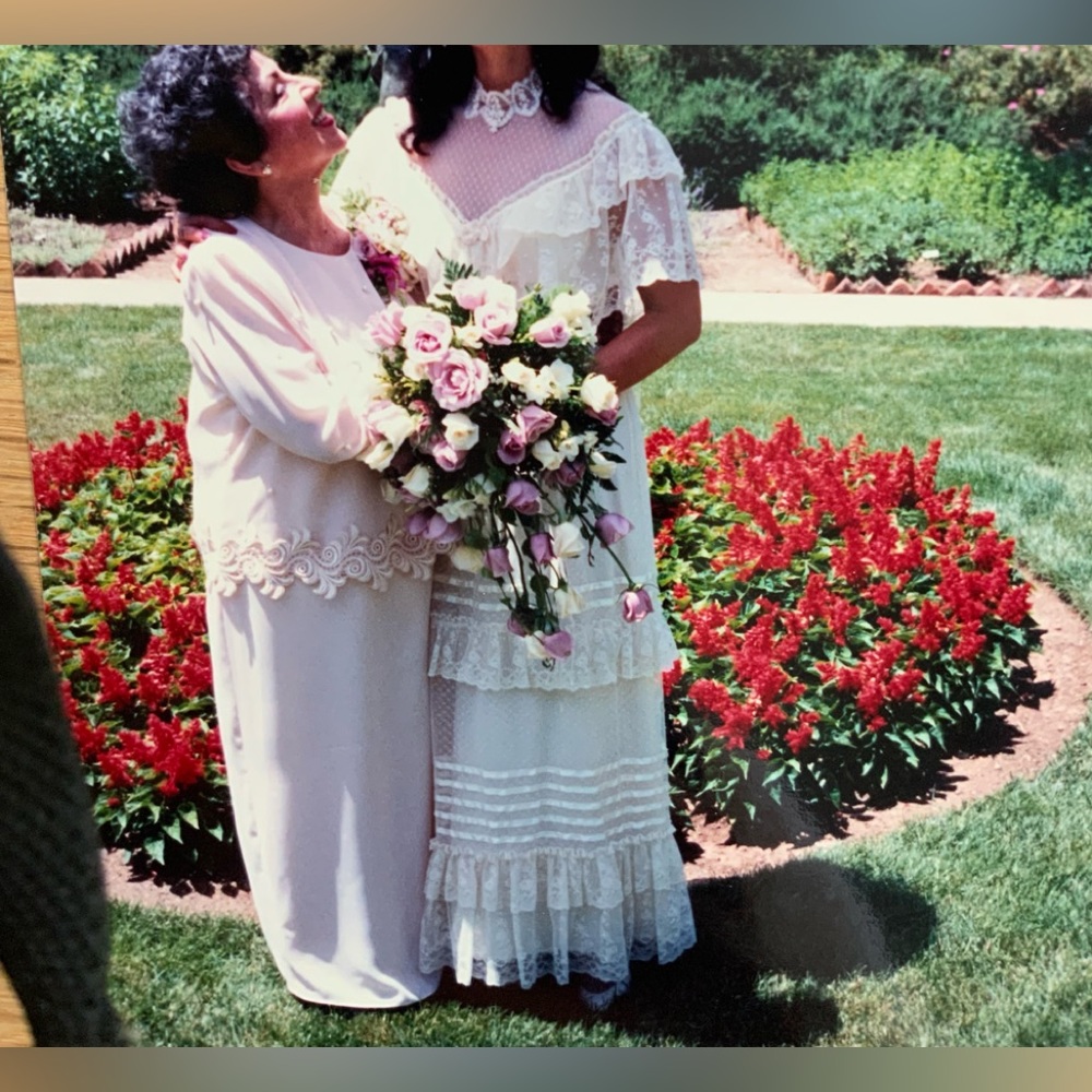 It’s Wedding Season!! Beautiful Ivory Wedding Dress (worn once)gorgeous details